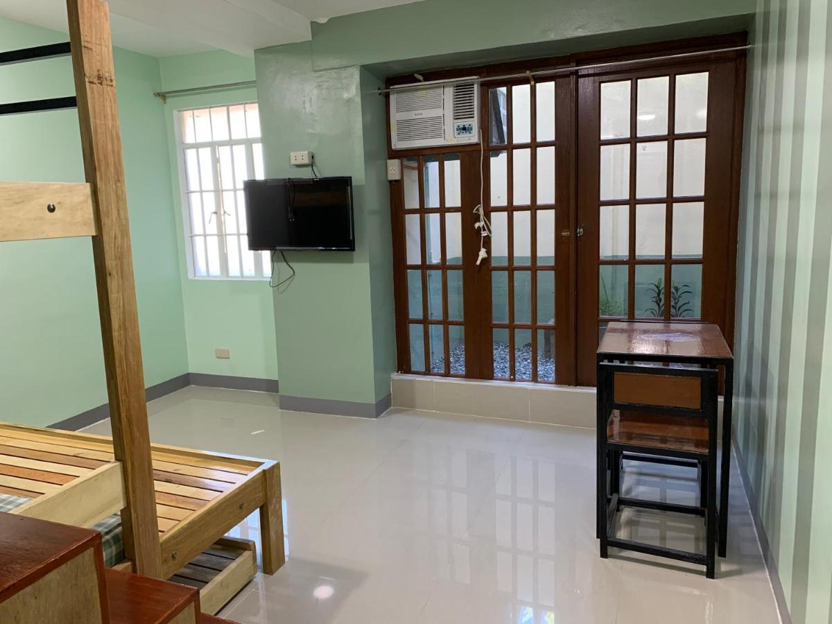 Beinte Singko de Marso Apartments Candon Exterior foto