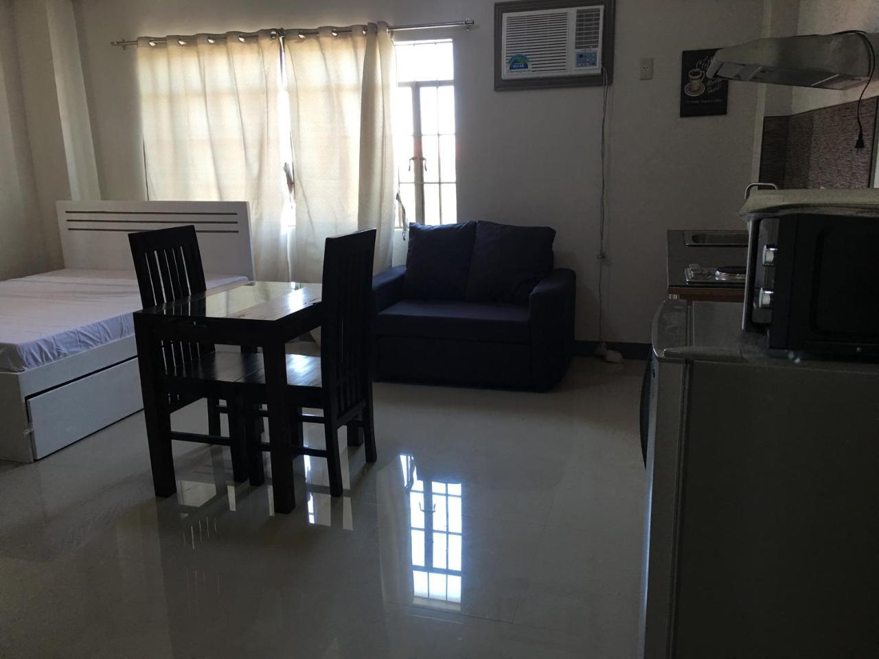 Beinte Singko de Marso Apartments Candon Exterior foto