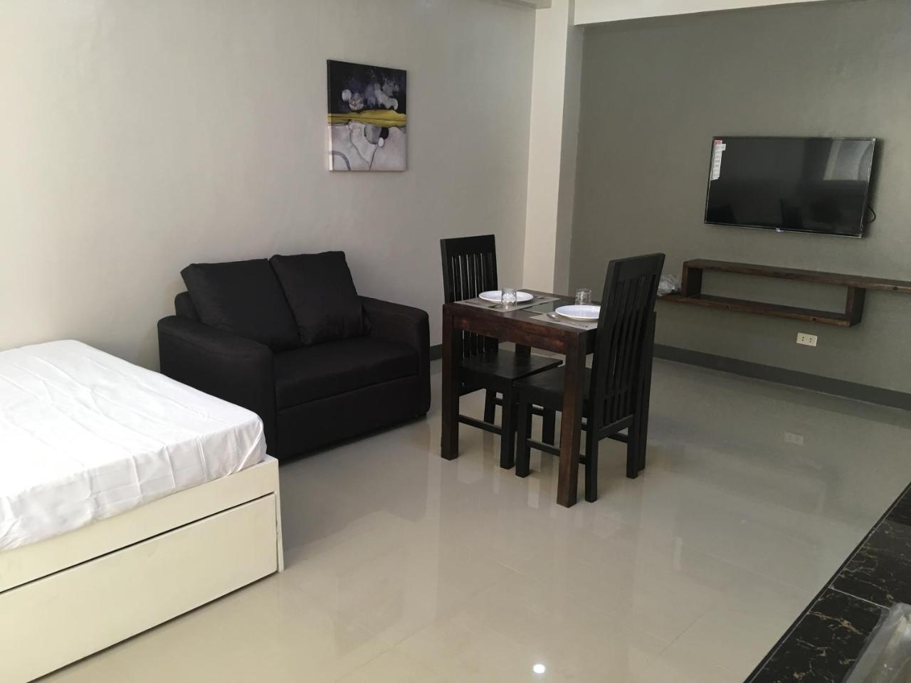 Beinte Singko de Marso Apartments Candon Exterior foto