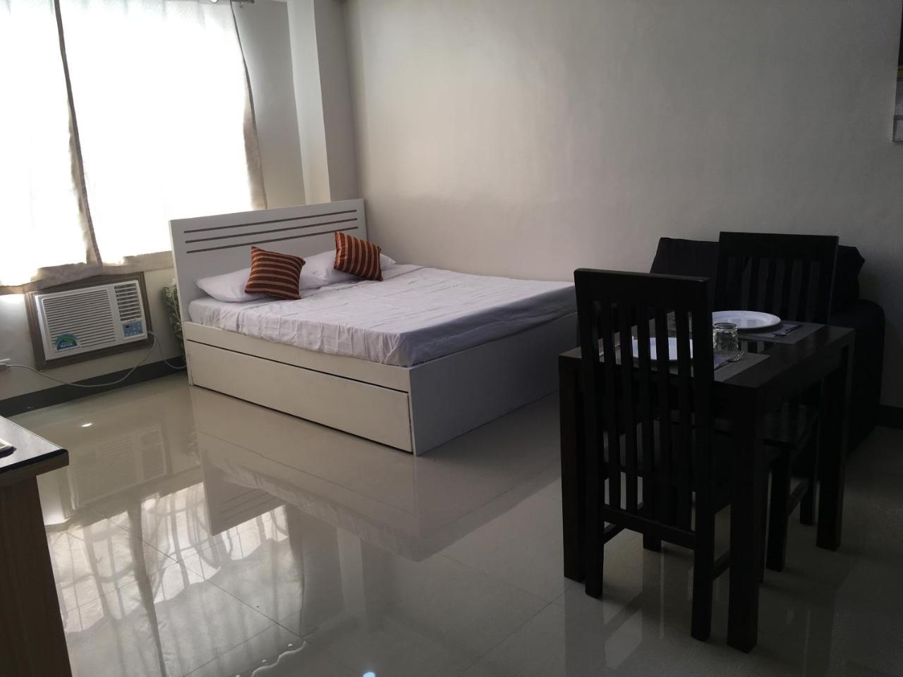 Beinte Singko de Marso Apartments Candon Exterior foto