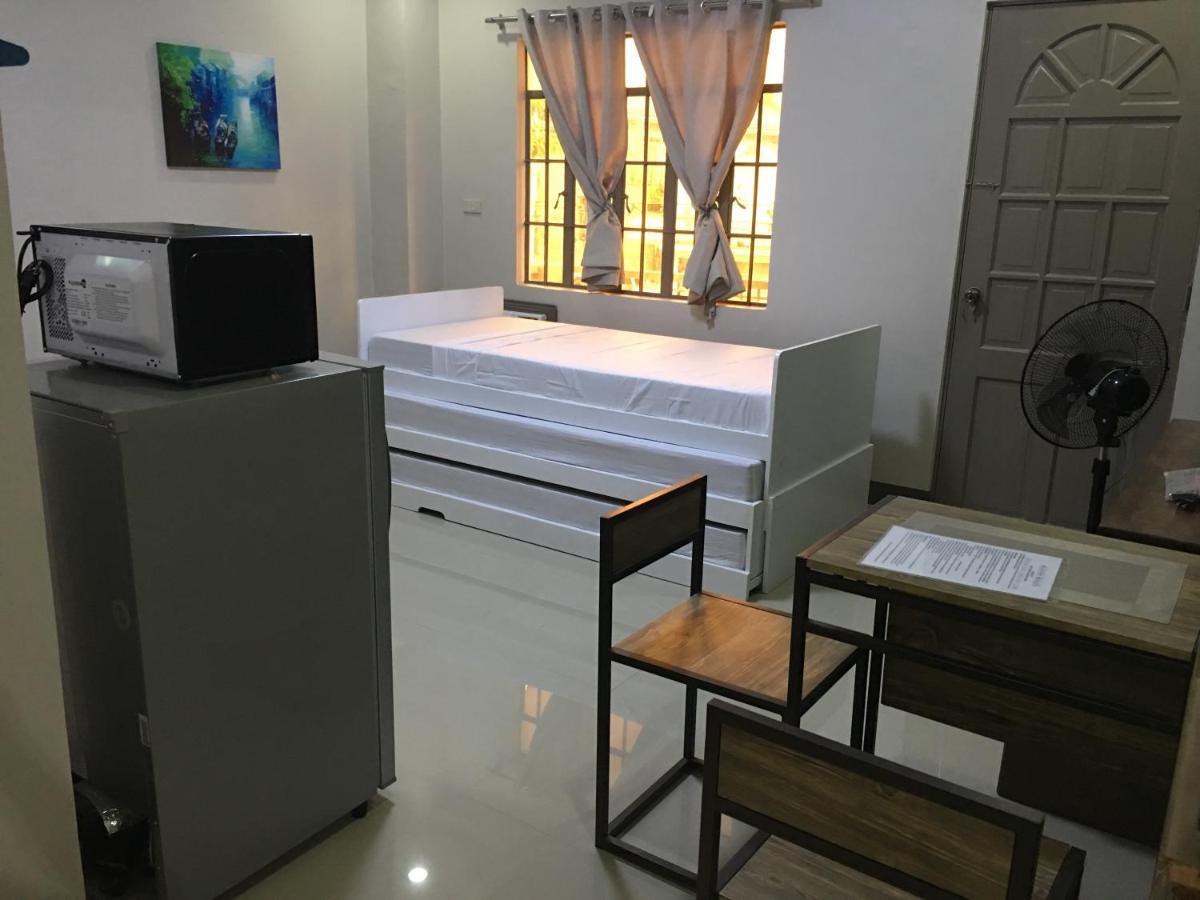 Beinte Singko de Marso Apartments Candon Exterior foto